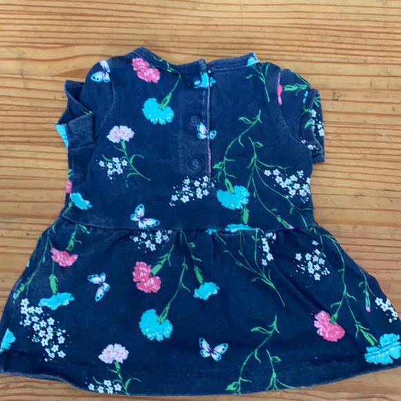 Carter’s baby girl top with button snaps in the back - Picture 3 of 3